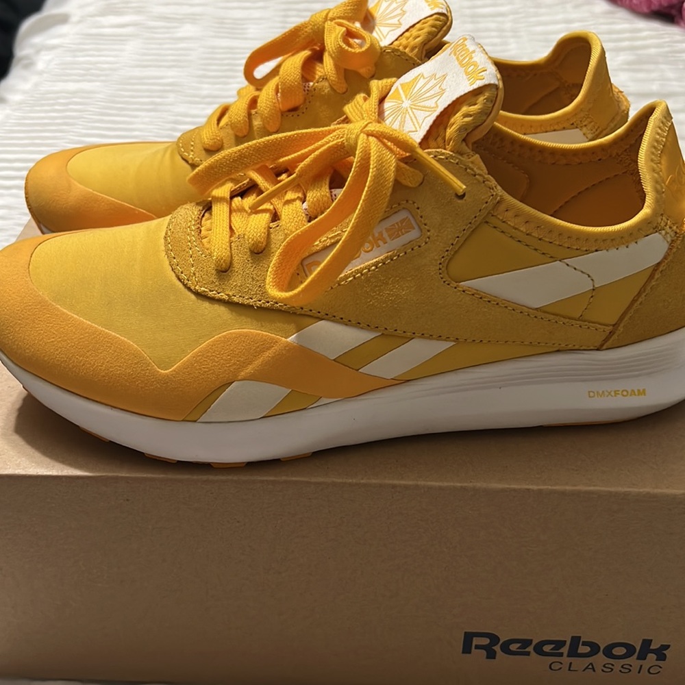 Used Womens Reebok classic size 8.5 - Picture 5 of 8